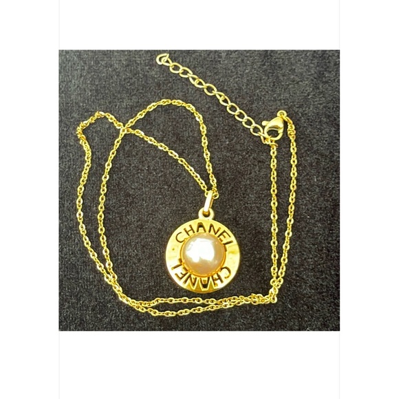 Chanel round pearl calluses charm chain necklace - Picture 3 of 6